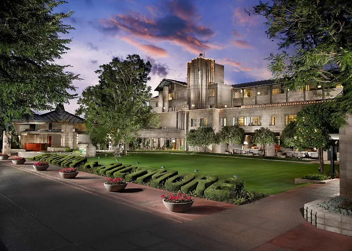 Best Phoenix Hotels with Pools